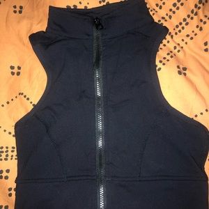 Saski zip up crop top size small - BLACK